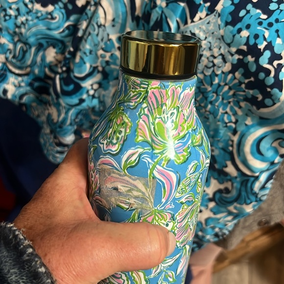 Lilly Pulitzer  water bottle approx 20 Oz - Picture 2 of 4